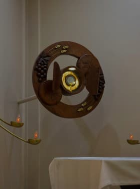 Ostensório na Capela da Comunidade Doce Mãe de Deus